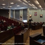 ​Podkarpacki sejmik przeznaczył ponad 2,6 mln zł na pomoc Ukrainie 