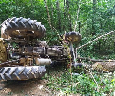 Podkarpackie: Traktor przygniótł mężczyznę podczas pracy. 72-latek nie żyje