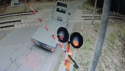 ​Podkarpackie: Wjechał pod opuszczający się szlaban. O włos od tragedii 
