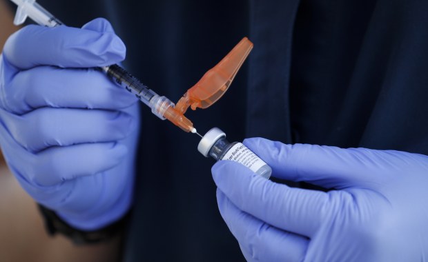 ​Podkowa Leśna szczepi najlepiej w kraju. "Chcielibyśmy w każdej grupie przekroczyć 80 proc."