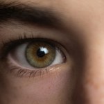 Podkreśl zielone oczy makijażem. Te kolory przyniosą spektakularny efekt