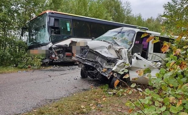 Podlasie: Zderzenie autobusu szkolnego z busem