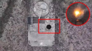 Podlecieli zwykłym dronem i wrzucili granat do wnętrza wozu bojowego. Oto efekt