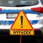 Podmiejski autobus uderzył w słup. Co z pasażerami?