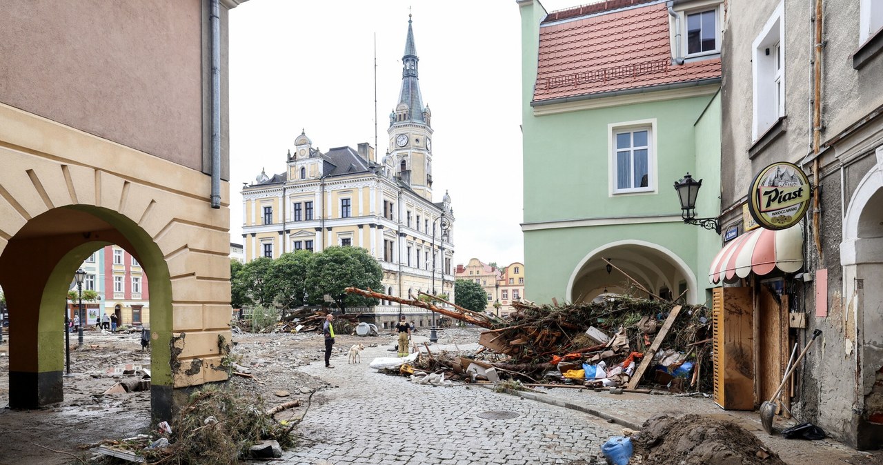 Podmyte kamieniczki w Lądku-Zdroju. /East News