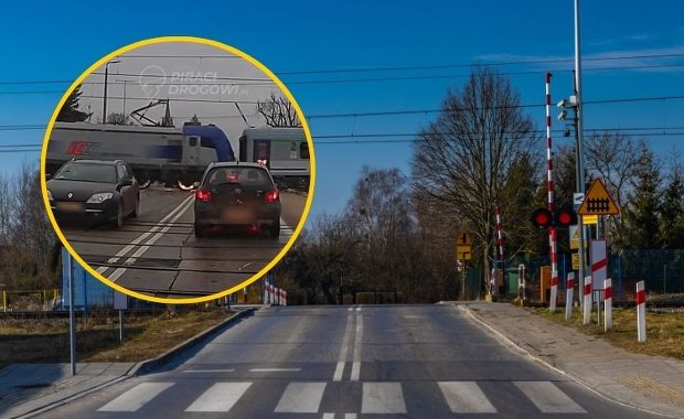 Podniesione rogatki, pędzący pociąg. O włos od tragedii na przejeździe kolejowym