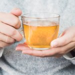 Podnosi odporność, odchudza i odmładza. Zdrowotne właściwości białej herbaty