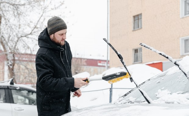 Podnosić wycieraczki czy nie? Jeden błąd i czeka cię kosztowna naprawa