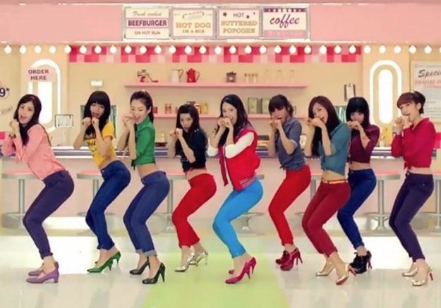 Podobnie jak Psy, Girls Generation również mają "swój" taniec /
