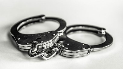 Podpalił auto byłej dziewczyny. Zatrzymała go policja