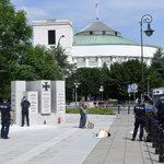 Podpalił się przed Sejmem. Wiemy więcej o 48-latku z Małopolski