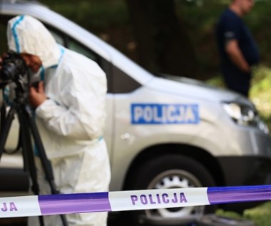 ​Podpalili kolegów na stosie z mebli. "Samo zgaśnie"