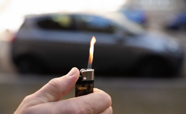 Podpaliły klatkę schodową, bo jeden z mieszkańców bloku nie chciał dać im papierosa