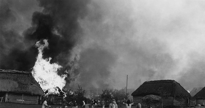 Podpalona przez ubeków Wąwolnica fot. John Vachon, archiwum prywatne Ann Vachon /Wikimedia