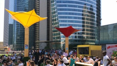 Podparyska dzielnica biznesu przypomina wakacyjny kurort