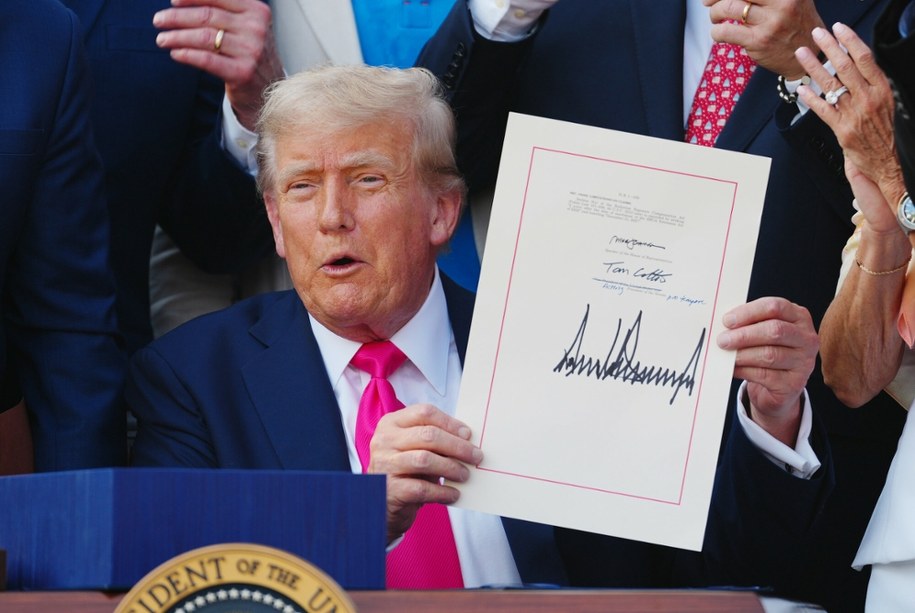 Podpis Donalda Trumpa ma wkrótce znaleźć się na amerykańskich bankotach /Rex Features/East News /East News