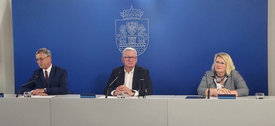 Podpisanie listu intencyjnego w sprawie wybudowania linii tramwajowej z Poznania do Swarzędza. /Beniamin Piłat /RMF FM - reporter