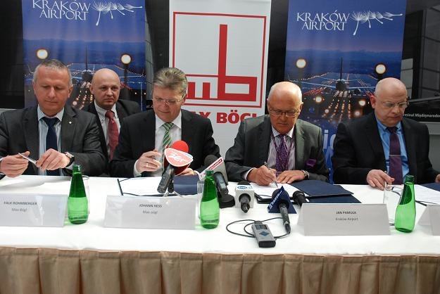 Podpisanie umowy na lotnisku w Krakowie-Balicach /
