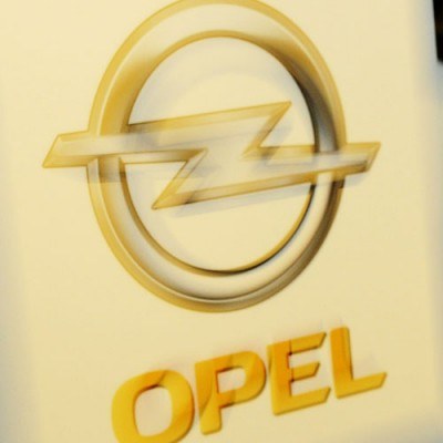 Podpisanie umowy sprzedaży większości udziałów w Oplu planowane jest na najbliższy czwartek /AFP