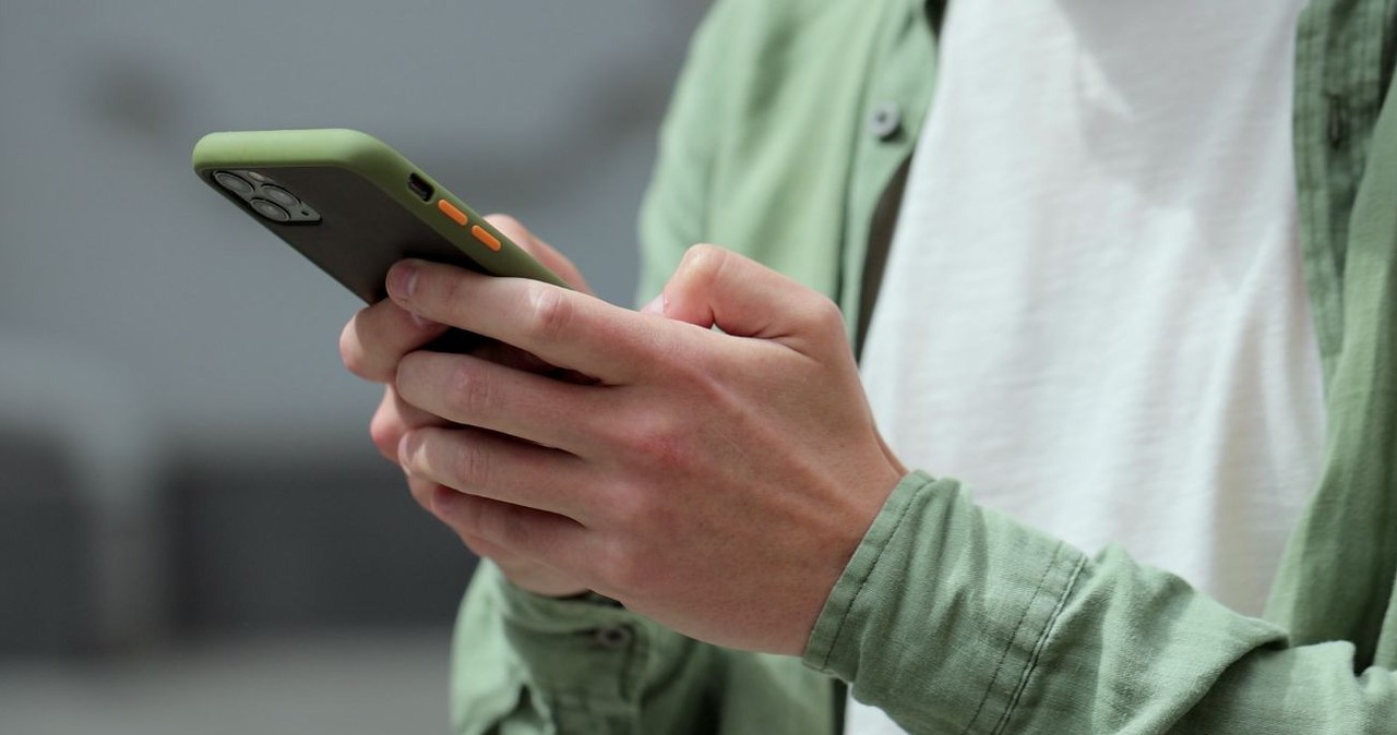 Podpowiadamy, jakie życzenia złożyć w sylwestrową noc /AlpakaVideo /Canva Pro