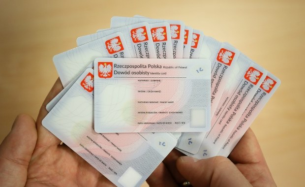 ​Podrabiali dowody osobiste i prawa jazdy. Gang fałszerzy dokumentów rozbity