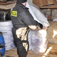 Policja rozbiła grupę podrabiającą kosmetyki i chemię