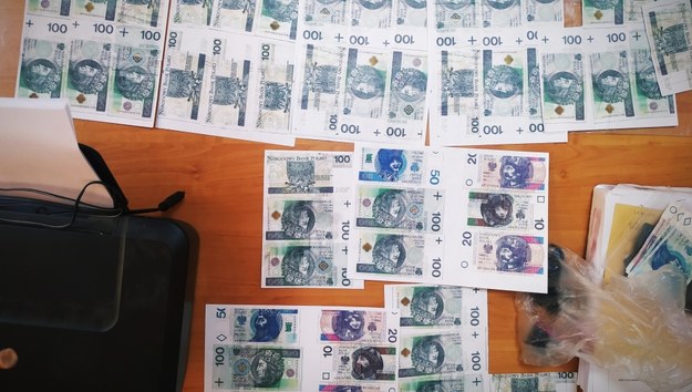 Podrabiane banknoty /policja.pl /Policja