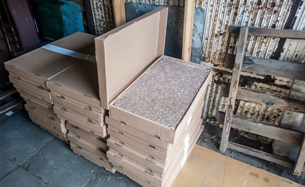 Podrabiane papierosy pakowali w pudełka do pakowania pizzy