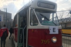Podróż w czasie czeka dziś popołudniu pasażerów tramwajów w Warszawie