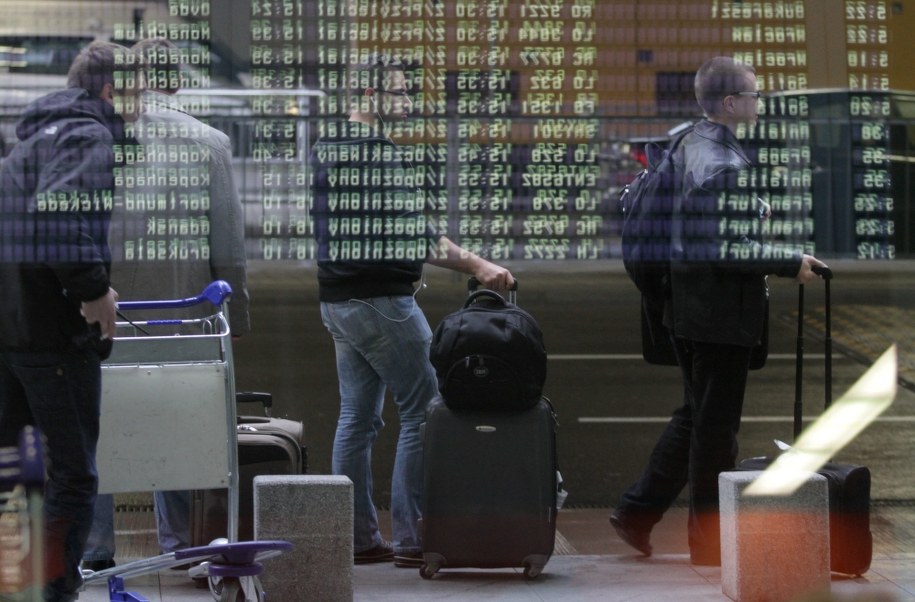 Młodzi Polacy nie widzą dla siebie miejsca w kraju