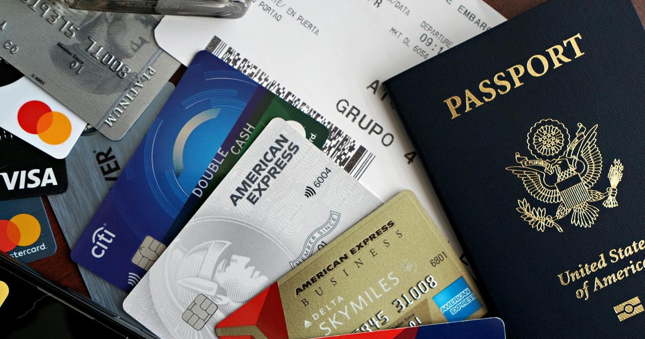 Podróżowanie od zawsze kojarzy się z wieloma przyjemnościami i odpoczynkiem, ale niesie za sobą również ryzyko wystąpienia nieprzewidzianych sytuacji /materiały promocyjne