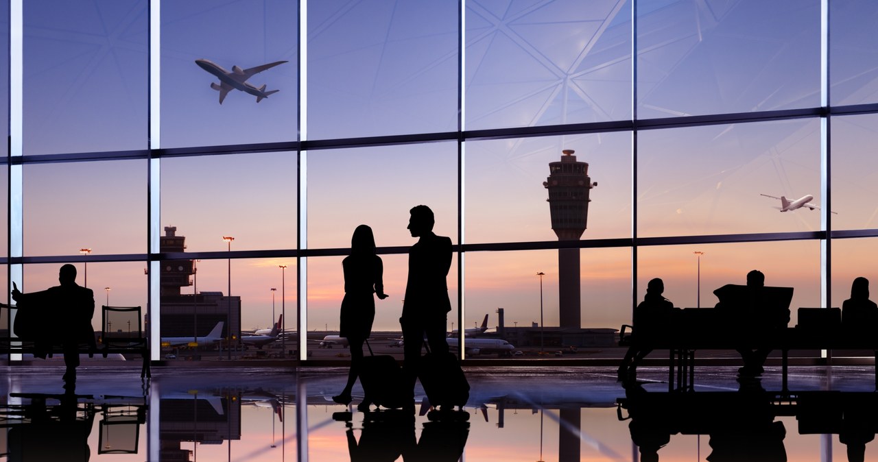 Podróżujących czekają jednak utrudnienia związane z opóźnionymi lub odwoływanymi lotami /123RF/PICSEL