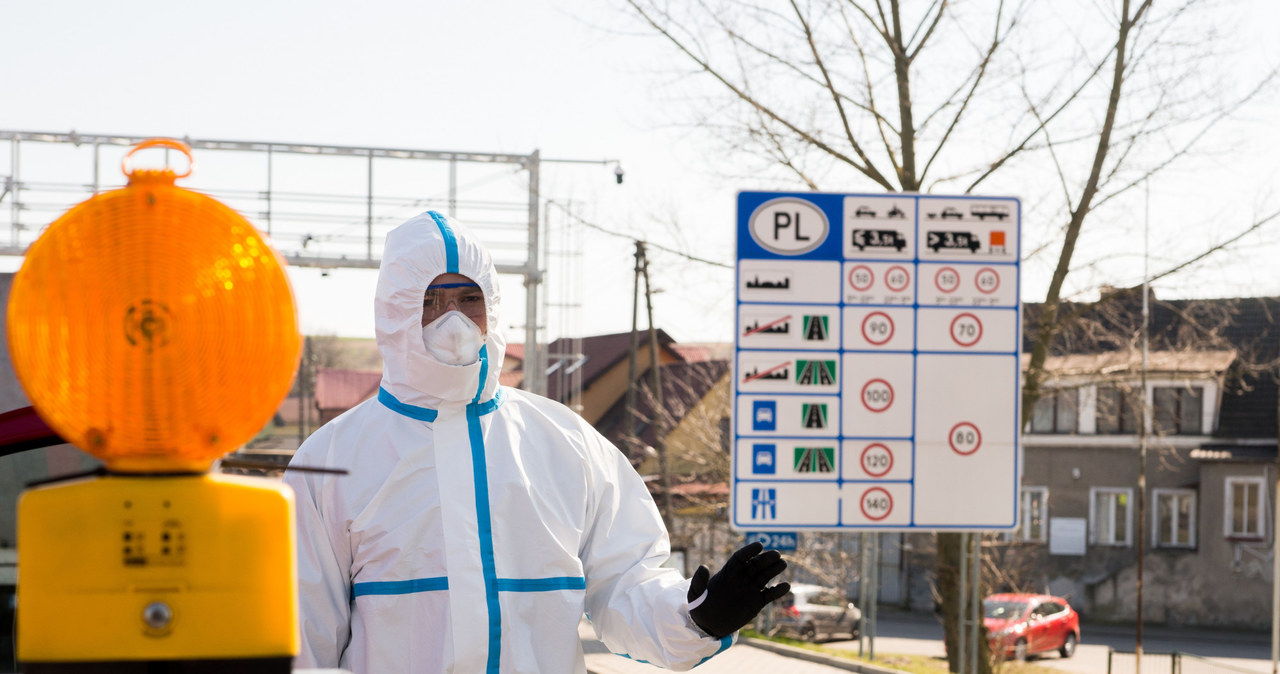 Podróżujących po Europie podczas II fali pandemii czekają utrudnienia. /Marek Szandurski /East News