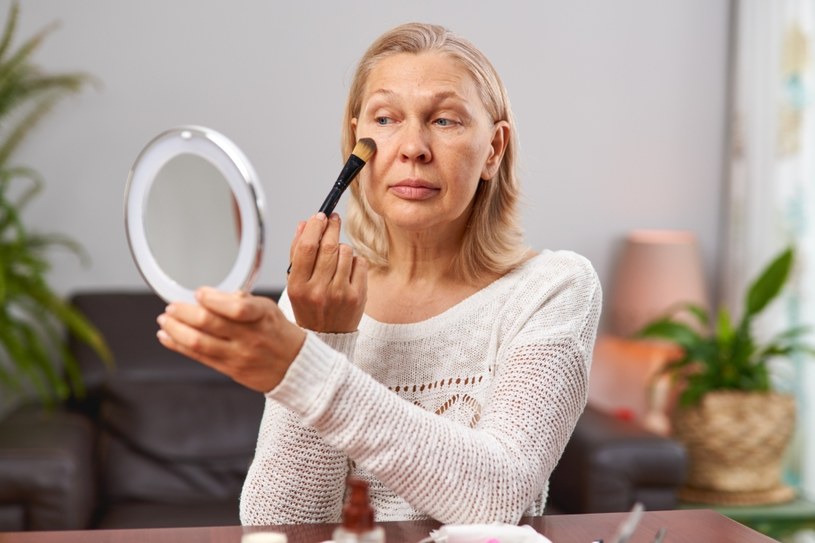 Podstawą wykonania makijażu ageless jest odpowiednie przygotowanie cery /123RF/PICSEL