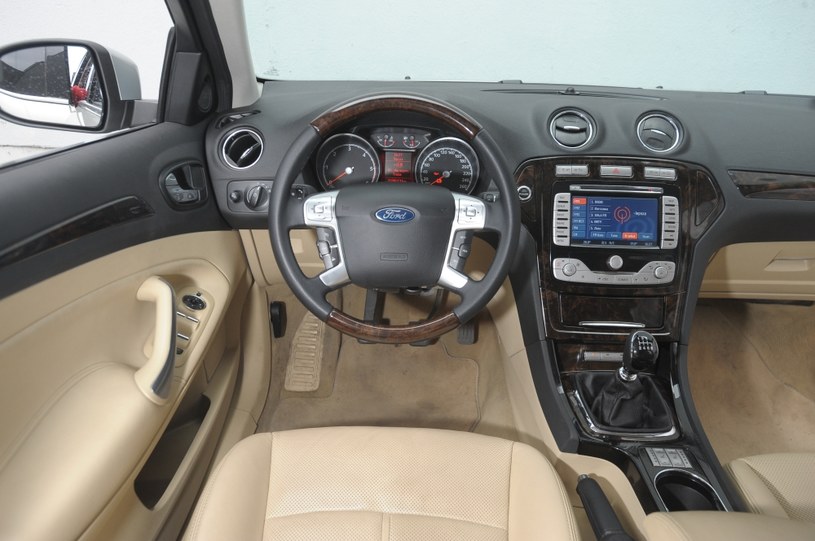 Obszycie kierownicy Ford Mondeo Mk4 - Tuning i Modyfikacja