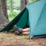 Podstawowe zasady udanego biwaku. Jak dobrze przygotować się do wyjazdu?