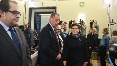 Podsumowanie półrocza rządu. Premier pospiesza ministra zdrowia, aukcja w Janowie niezagrożona