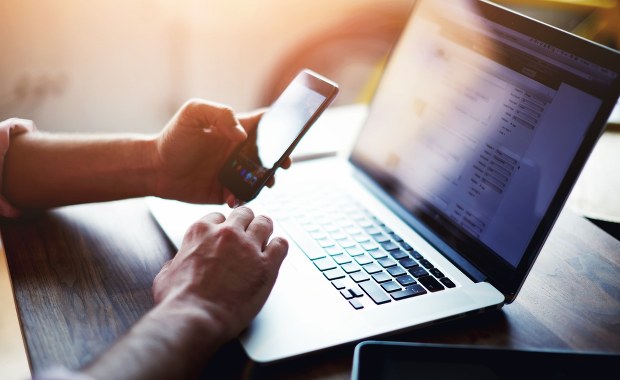 Podszył się pod minister. Zamówił sprzęt AGD i sushi