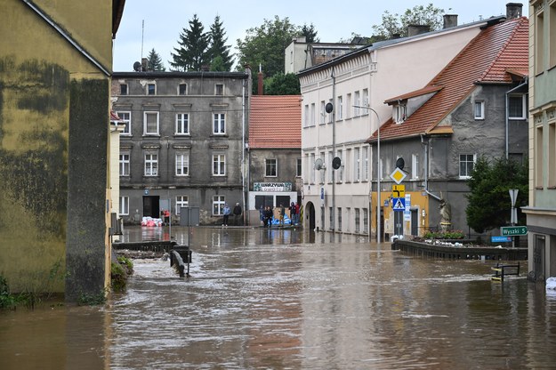 Podtopienia w Bystrzycy Kłodzkiej (zdj. z 15 września) / 	Maciej Kulczyński    /PAP