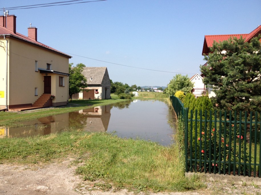 Podtopiona posesja w małopolskich Jadownikach /Maciej Grzyb /RMF FM