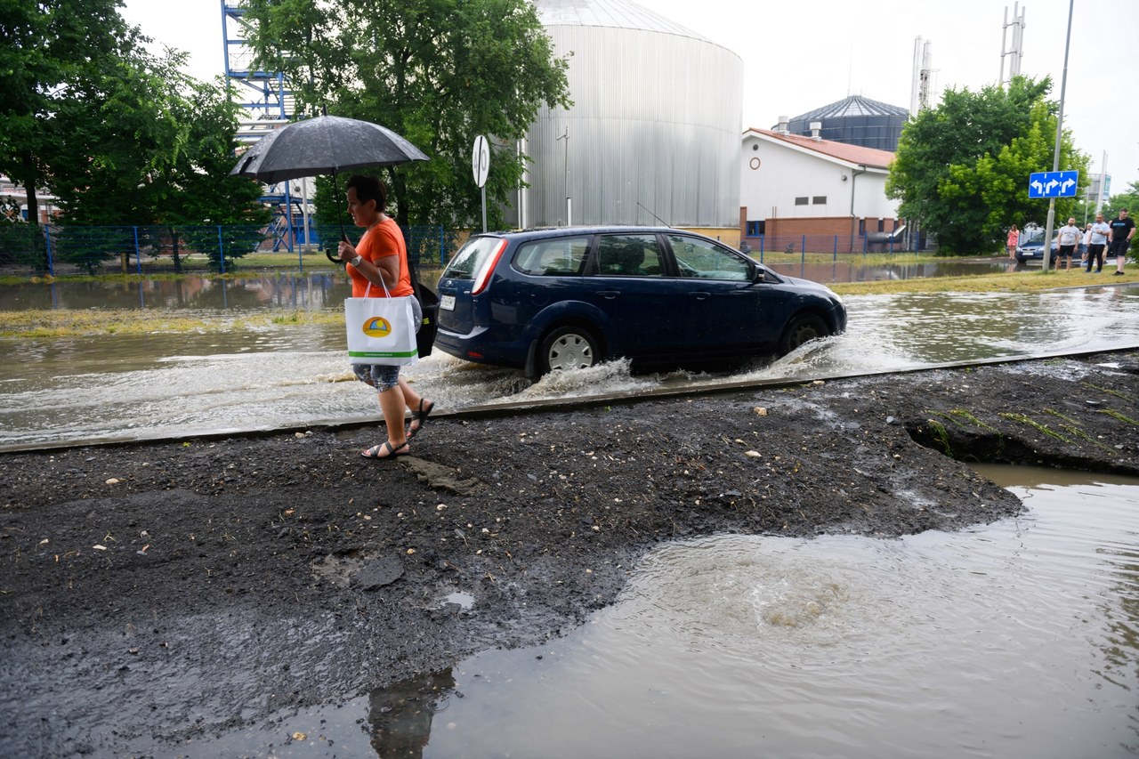 Podtopione szpitale, na ulicach woda po pas. Nad Poznaniem przeszła nawałnica