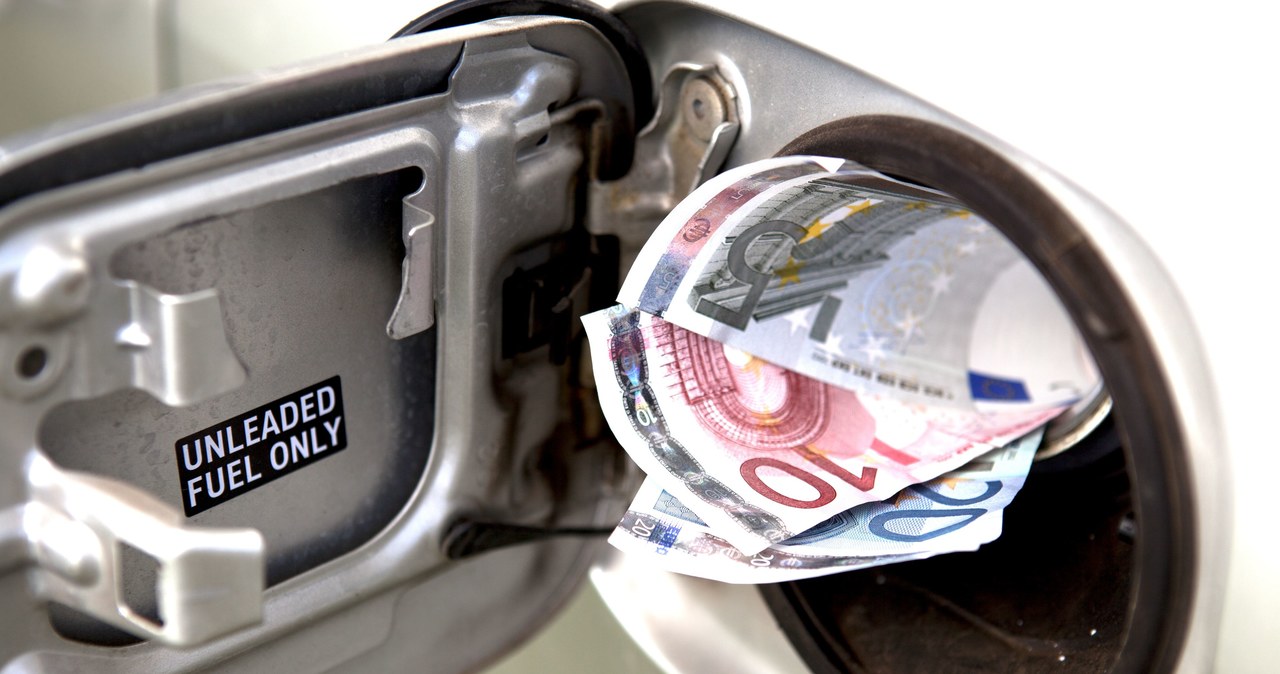 Podtrzymuję zapowiedź obniżki cen paliw o ok. 30 groszy na litrze - podkreślił w rozmowie z "Sieci" prezes PKN Orlen Daniel Obajtek /123RF/PICSEL