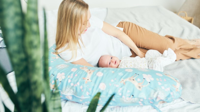 poduszka dla kobiet w ciąży /adobestock /INTERIA.PL