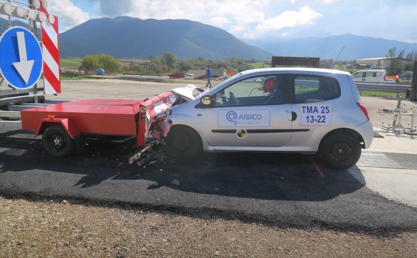 Poduszka zderzeniowa pozwala uniknąć tragedii podczas prac drogowych na autostradach /