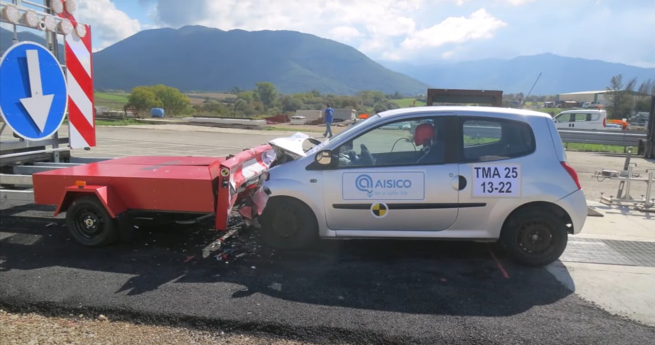 Poduszka zderzeniowa pozwala uniknąć tragedii podczas prac drogowych na autostradach /