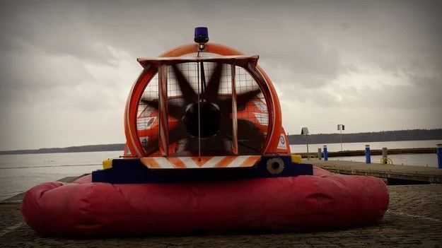 Poduszkowiec Mazurskiego Ochotniczego Pogotowia Ratunkowego. /Piotr Bułakowski /RMF FM