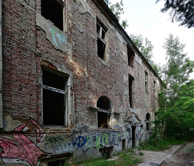 Podwarszawski Śródborów, dziś część Otwocka, ukrywa w lasach wiele opuszczonych sanatoriów. Na zdjęciu "Zofiówka" /Adrian Grycuk/CC 3.0 /Wikimedia