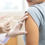 pandemia koronawirusa Podważali sens szczepień i maseczek. Izba Lekarska zdecydowała ws. medyków