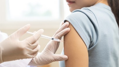 Podważali sens szczepień i maseczek. Izba Lekarska zdecydowała ws. medyków 