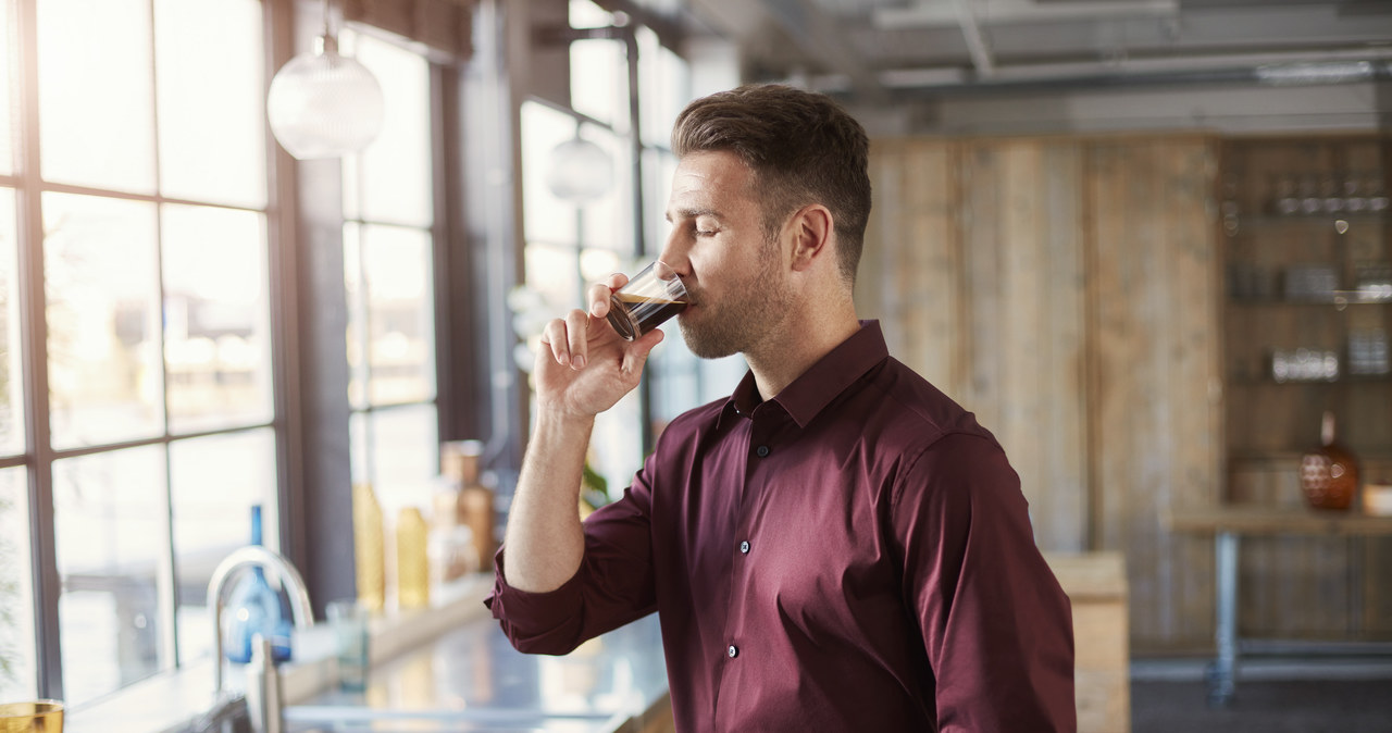 Podwójne espresso pijają osoby solidne i praktyczne, oddane swojej pracy, kierujące się w życiu zdrowym rozsądkiem i logiką /materiały promocyjne